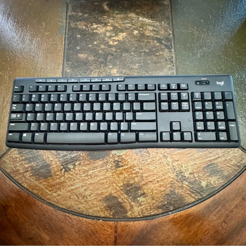 Logitech Wireless Keyboard 📊